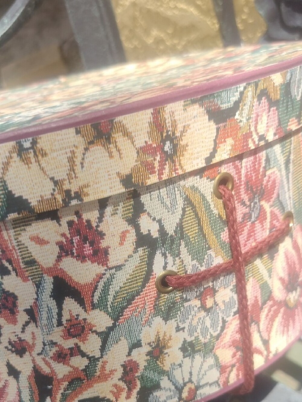 Vintage Two-Piece Round Hat Box Set in Magenta and Floral - Picture 7 of 7